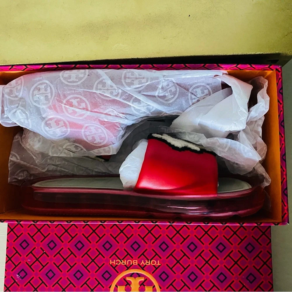 Special edition Tory Burch RABBIT BUBBLE JELLY
LEATHER (red) - Picture 4 of 6